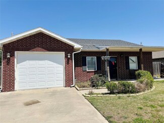 113 SW 8th St, Moore, OK 73160
