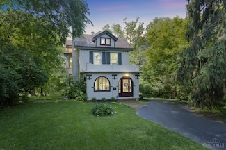 1215 Hill Crest Rd, Cincinnati, OH 45224