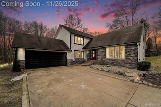 3638 Deer Run Dr, Brighton, MI 48114