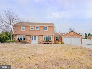 48 Smallwood Ln, Manalapan, NJ 07726