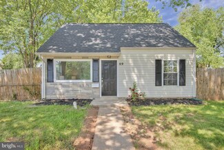 89 Meeker Ct, Manassas Park, VA 20111