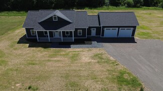 9 Lilac Ln, Houlton, ME 04730