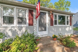 17 Kenneth Rd, Easthampton, MA 01027