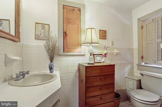17 S Main St, Camden, DE 19934