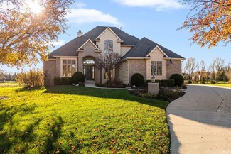 12323 Bending Oaks Ct, Fort Wayne, IN 46845