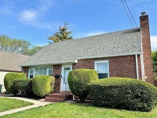 211 E Marshall St, Hempstead, NY 11550