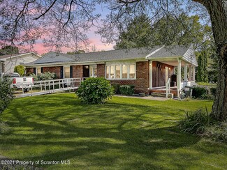 104 5th St, Mayfield, PA 18433