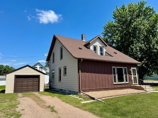720 Fir Ave, Bird Island, MN 55310
