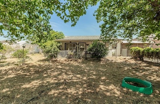 329 W Rialto Ave, Clovis, CA 93612