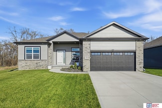 20608 Camelback Ave, Gretna, NE 68028