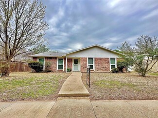 1837 Paxton Dr, Carrollton, TX 75007
