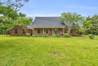 132 Haywood Dr, West Point, MS 39773