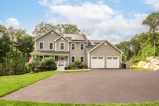 13 Spruce Ridge Dr, New Fairfield, CT 06812