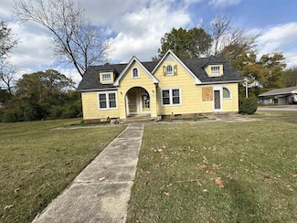 1020 E 3rd St, Hope, AR 71801