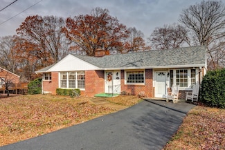 140 Moorman Dr, Madison Heights, VA 24572