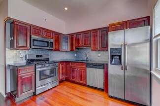17 Newark Bay Ct, Bayonne, NJ 07002