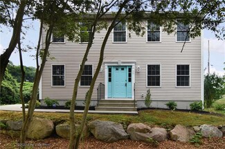 11 Wayne St, Narragansett, RI 02882