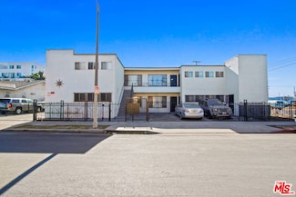 7104 S San Pedro St, Los Angeles, CA 90003