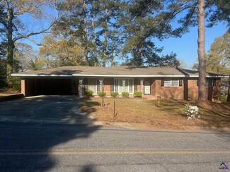 215 Forest Hill Dr, Warner Robins, GA 31088
