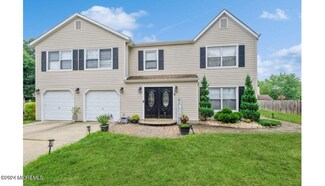 8 Providence Ln, Howell, NJ 07731