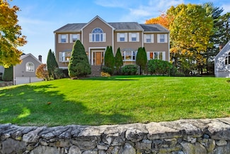 38 Roseanna Park Dr, Waltham, MA 02452