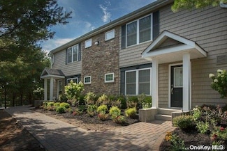 100 Vista View Dr Unit 1202, Farmingville, NY 11738