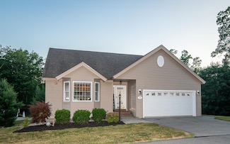3 Oakhill Dr, Newton, NH 03858