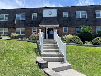 18 Crescent Dr Unit 72, Thiells, NY 10984