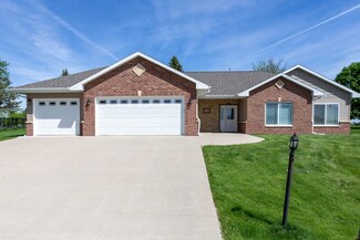 10562 Thunder Head Ct, Peosta, IA 52068