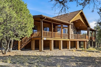 2276 Thunderbird Way, Overgaard, AZ 85933