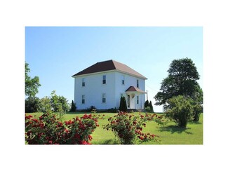 1056 Hayes Ave, Tipton, IA 52772