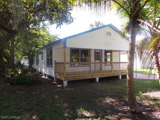 3366 E Riverside Dr, Fort Myers, FL 33916