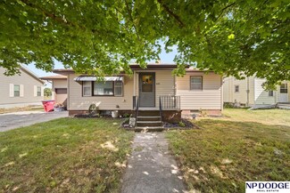 221 N 5th St, Howells, NE 68641