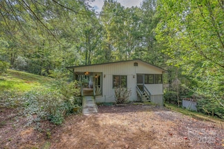102 Windwood Hill Rd, Hendersonville, NC 28739
