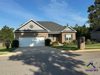 403 Hunts Landing Dr, Kathleen, GA 31047