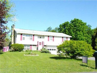 4 Hillside Dr, Clifton Springs, NY 14432