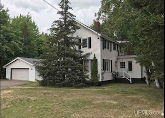 3115 Wright St, Marquette, MI 49855