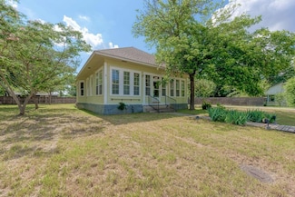 904 S Walnut St, Georgetown, TX 78626