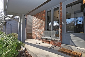 1933 River Park Ct, Milwaukee, WI 53226