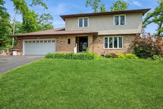 3506 Olde Hickory Ln, Cedar Rapids, IA 52405