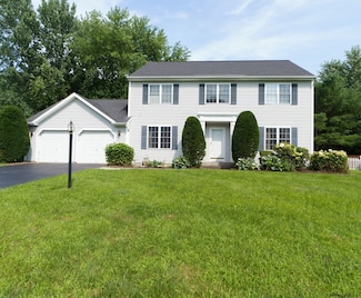 38 Manor Dr, Glenmont, NY 12077