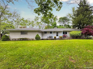 28711 Lorikay St, Farmington Hills, MI 48334
