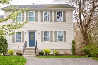 102 Verndale St, Warwick, RI 02889