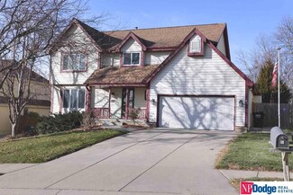300 Summerset Dr, Papillion, NE 68133