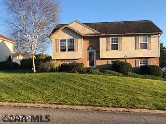 133 Steeplechase Dr, Pleasant Gap, PA 16823