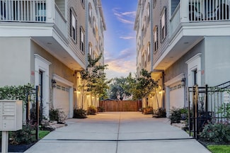 2522 Hutchins St, Houston, TX 77004
