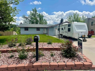 1049 Cardiff, Casper, WY 82609