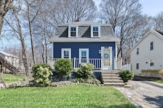 31 Sherwood St, Dedham, MA 02026