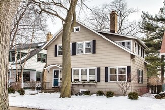 2749 Asbury Ave, Evanston, IL 60201
