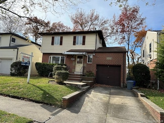 7906 214th St, Oakland Gardens, NY 11364